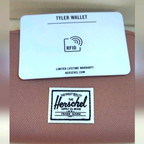 Herschel Tyler Pink Small RFID Wallet Women's, New Condition - Picture 7 of 8